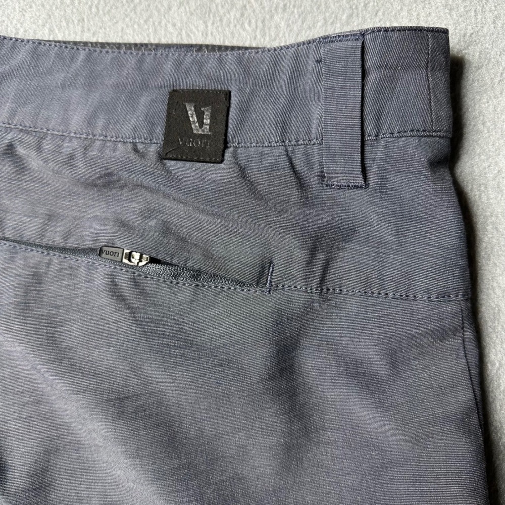 Vuori Aim Shorts Mens 36 Charcoal Grey Technical Stretch Active Performance 7.5"